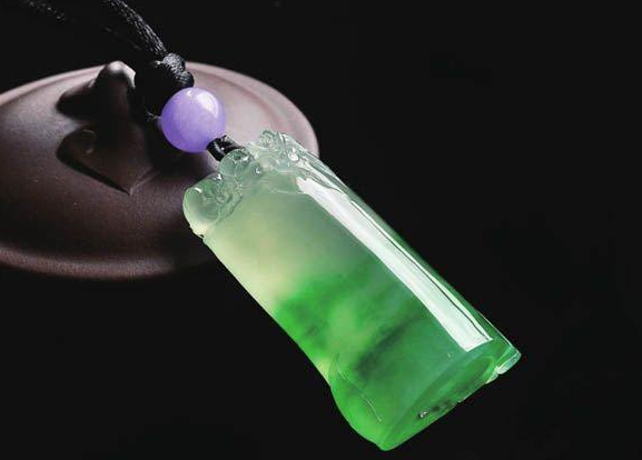 翡翠保养方法 翡翠可以用油保养吗   第2张