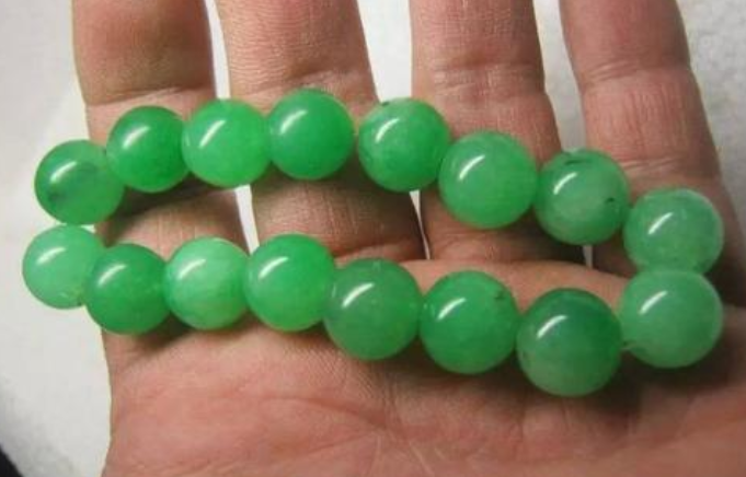 翡翠手串市场价 翡翠手串现在价格多少   第1张