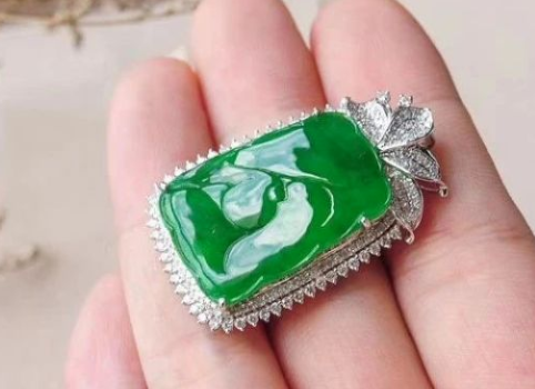 满绿玻璃种翡翠价格 满绿玻璃种翡翠什么价位   第1张