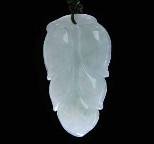 翡翠吊坠镶嵌图片大全 翡翠吊坠镶嵌的好还是不是镶嵌的好   第1张