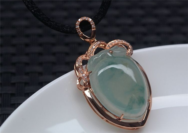 翡翠近年价格走势你知道吗？牢记它是艺术品！   第3张