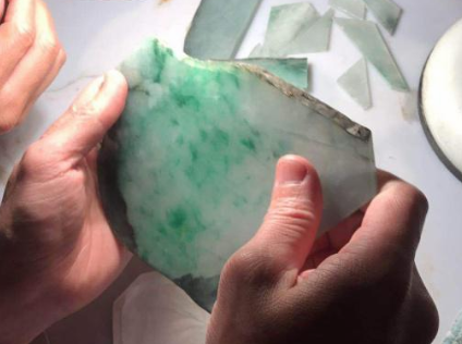 翡翠的形成 翡翠产自哪里   第2张