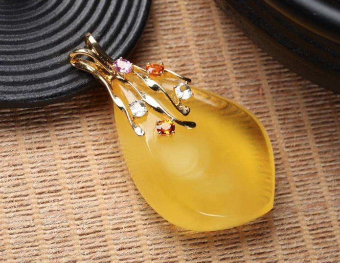 长期佩戴琥珀有啥好处 琥珀的功效 第2张