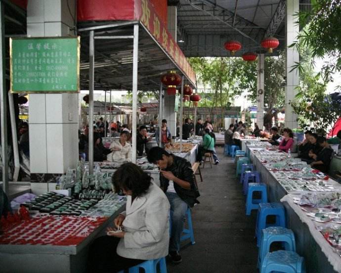 担心在云南旅游买翡翠时被骗？那是因为你不知道这6个防骗指南   第2张