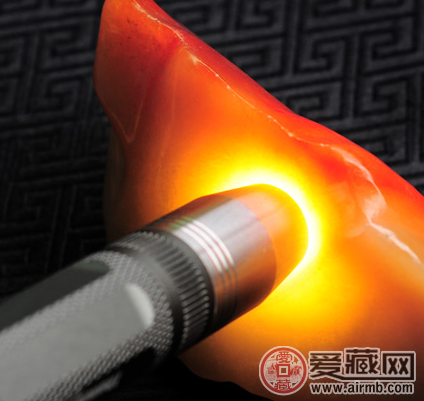 翡翠瑕疵的影响及常见瑕疵介绍 