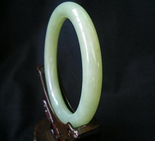 和田玉青玉手镯价格 现在和田青玉手镯价格猛涨？   第2张