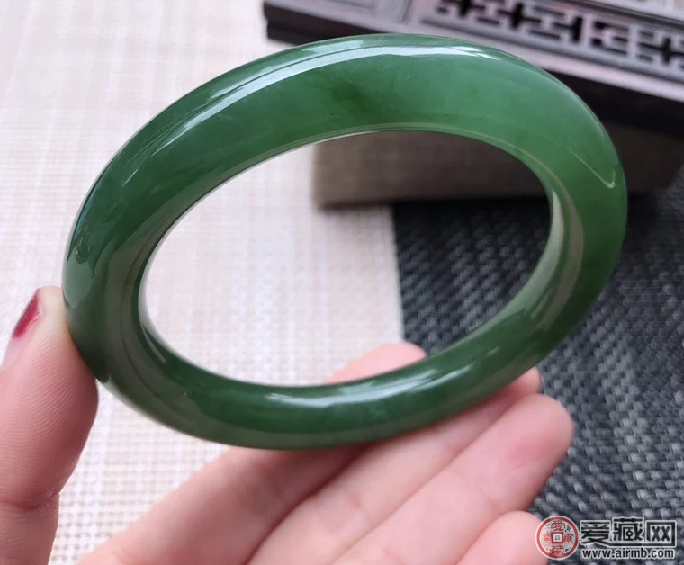 玉镯的好坏怎么分辨？玉镯品质鉴别技巧   第2张