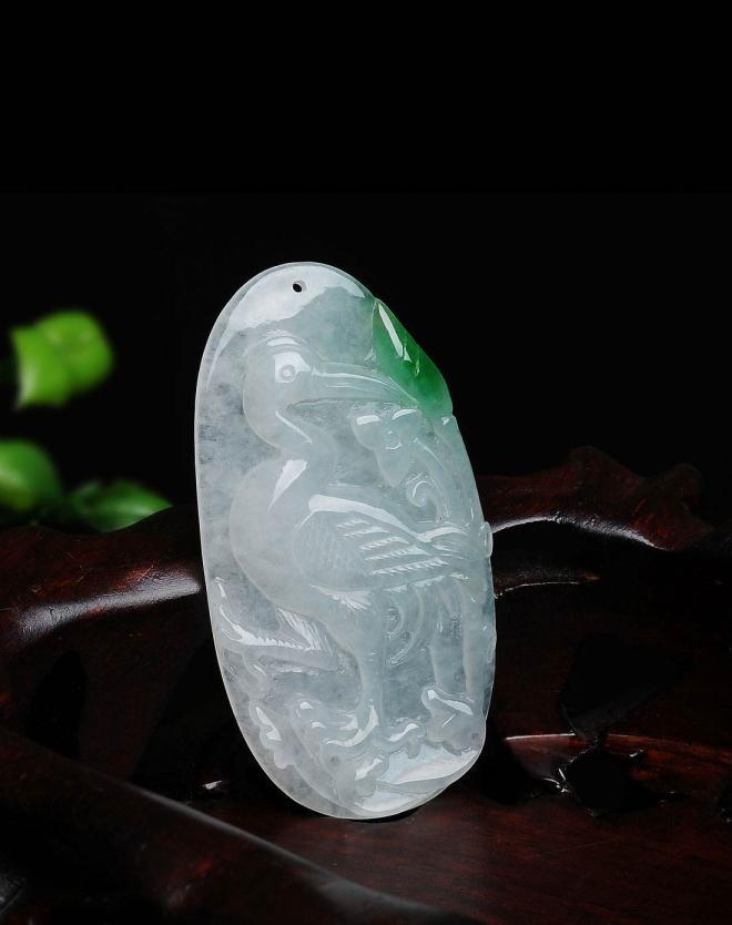 翡翠仙鹤代表的寓意 适合佩戴翡翠仙鹤的人群 