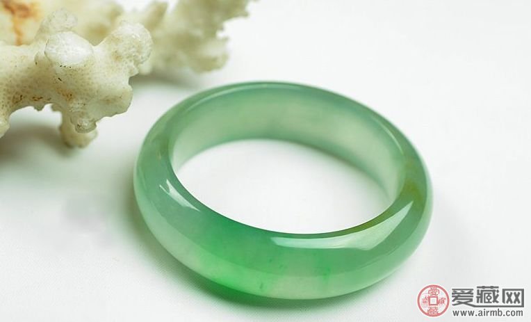 怎么选购翡翠？如何鉴别翡翠是否是a货？ 