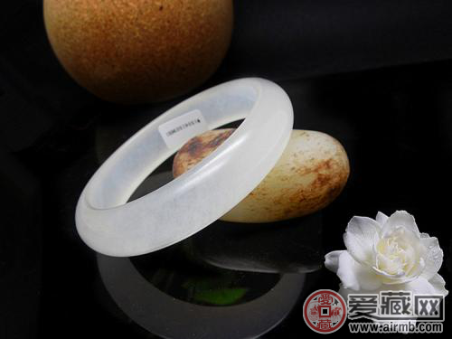 天山冰玉的鉴定，你知道它这些特征吗 