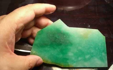 如何打磨翡翠原石 翡翠原石可以自己磨吗   第1张