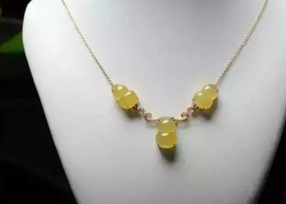 看脸型买什么样的翡翠搭配   第9张