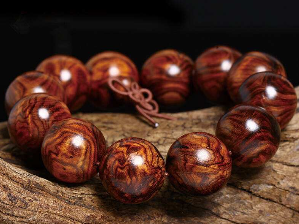 黄花梨手串的价格 几百元能买花梨手串吗   第1张