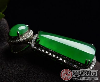 如何选择适合收藏的翡翠挂件?挑选翡翠挂件技巧解密 