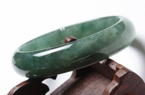 油青种翡翠手镯图片及价格一般是多少钱   第2张