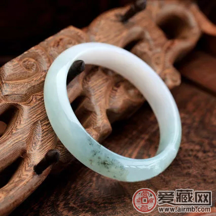 喜欢翡翠首饰，就要学会鉴定翡翠技巧 