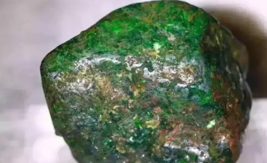 平洲翡翠原石市场 平洲翡翠原石市场怎么买翡翠   第2张