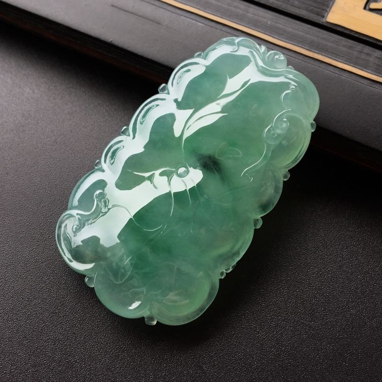 冰种飘花翡翠价格受到哪些因素影响 