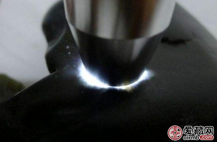 真正的和田墨玉到底透不透光?   第3张