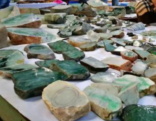 云南翡翠市场在哪里 云南翡翠市场地址 第2张