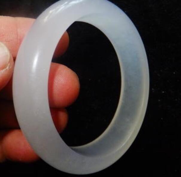 手镯金丝玉的好还是玛瑙的好 建议这样选择 