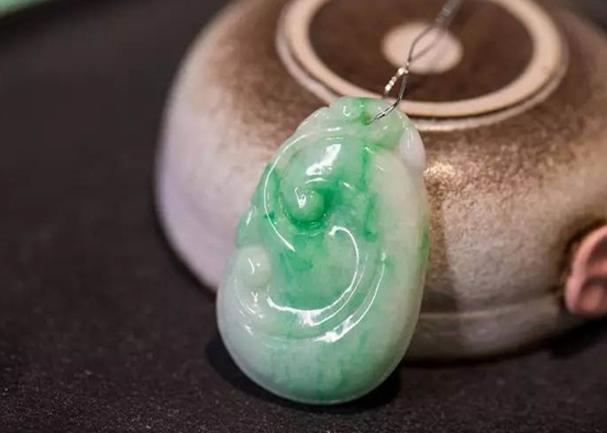 翡翠如意吊坠图片 翡翠如意吊坠图片及价格多少   第1张