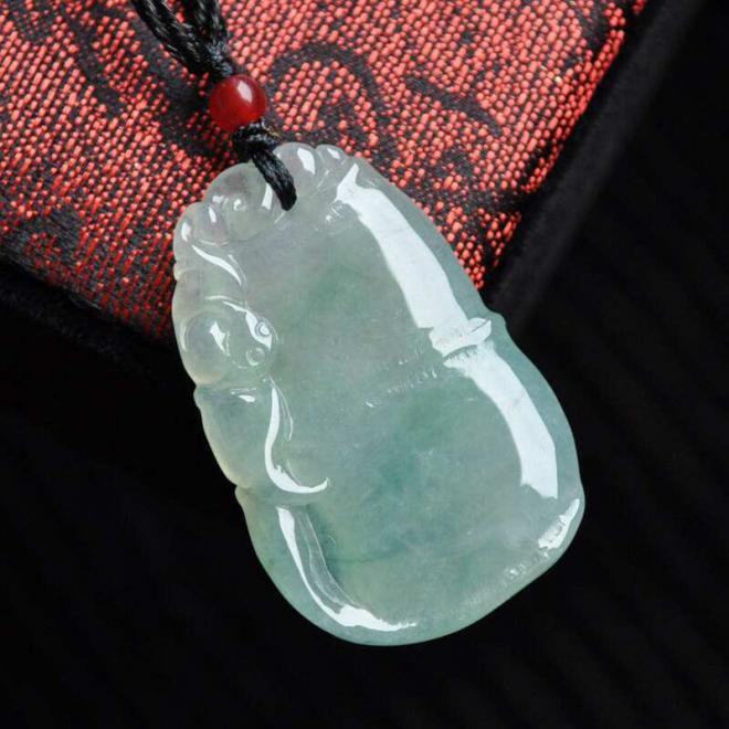 佩戴缅甸玉有什么功效 如何鉴别缅甸玉