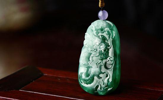 佩戴翡翠龙牌有什么作用 什么适合佩戴翡翠龙牌
