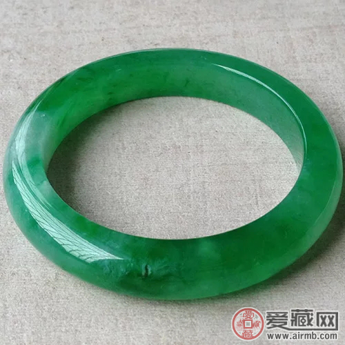 碧玉手镯和翡翠手镯的不同，你知道吗? 