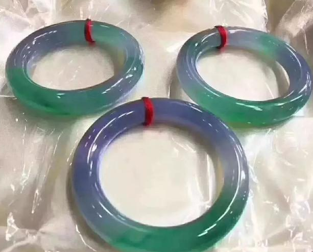 翡翠“手镯王”惊现苏富比拍卖会，估价一个亿   第12张