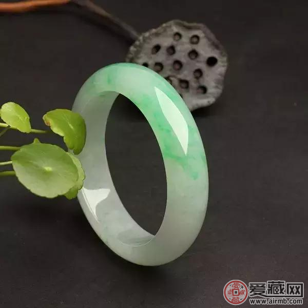 翡翠知识小讲堂：糯种翡翠功效你都了解吗 