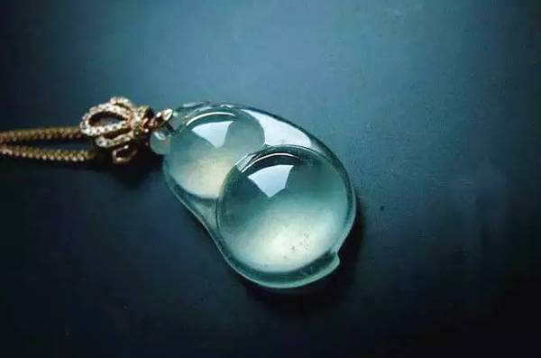 蓝水翡翠好不好？我们在选购蓝水翡翠时要注意什么？   第1张