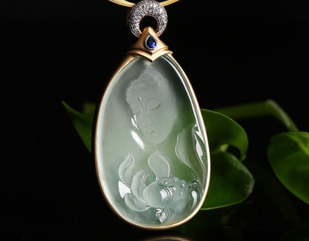 翡翠挂件市场价格 翡翠挂件市场价大概是多少 第2张