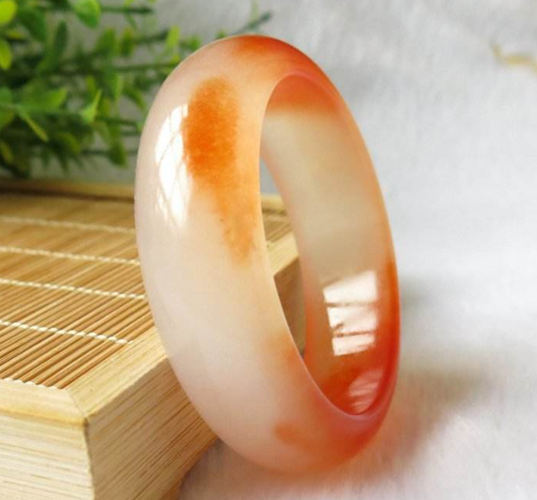 金丝玉手镯价格 金丝玉手镯值钱吗   第1张