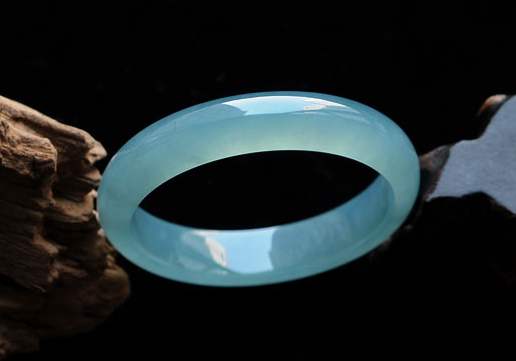 蓝水翡翠好不好？我们在选购蓝水翡翠时要注意什么？   第2张