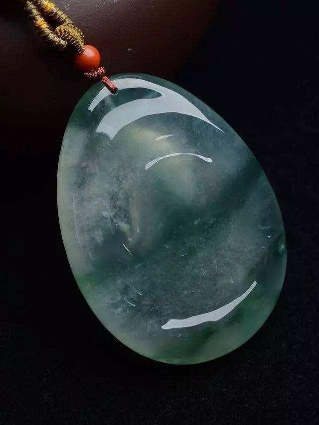 镀膜翡翠的辨别技巧 镀膜翡翠有什么特征 