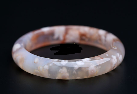 玛瑙玉髓手镯值钱吗 玛瑙玉髓手镯价格多少 第2张