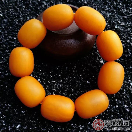 为什么蜜蜡会变色？还会变老？   第1张