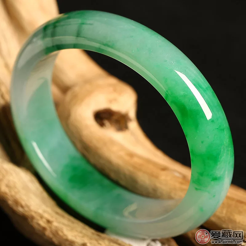 翡翠首饰受欢迎，但是翡翠怎么样保养好却鲜为人知 