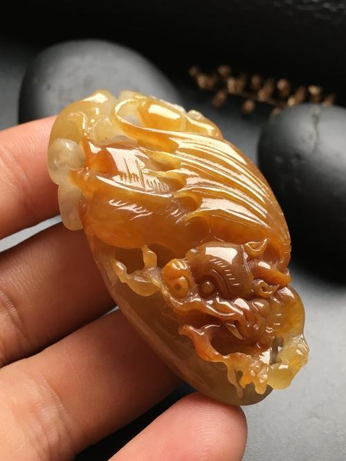 黄翡和黄龙玉有什么区别 黄翡和黄龙玉哪个好 