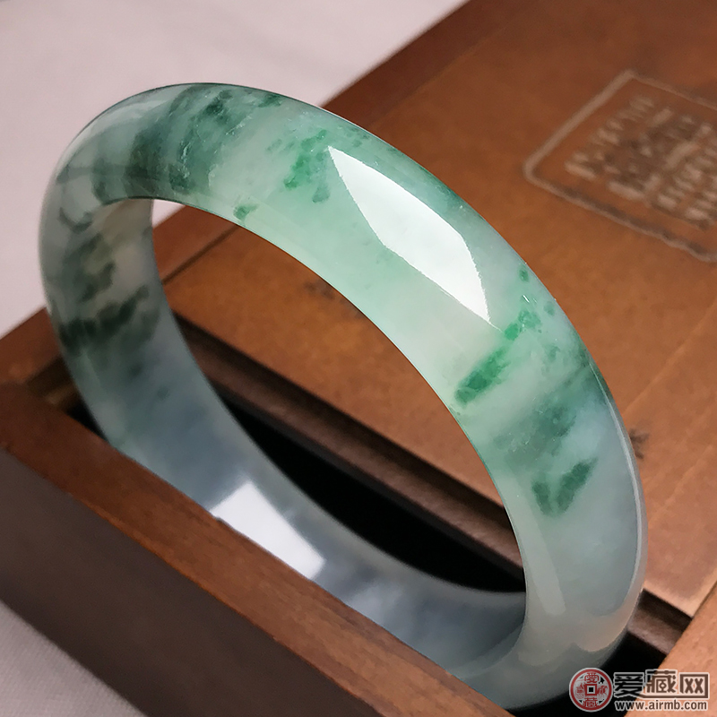 不买翡翠别想离开云南?旅游景区卖翡翠的套路有哪些? 