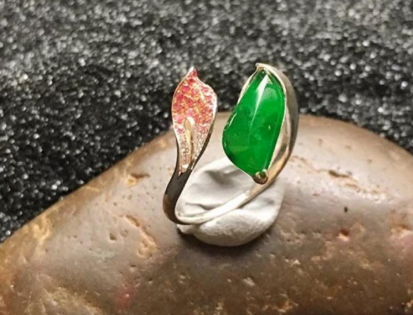 翡翠镶嵌戒指款式 翡翠镶嵌戒指常见4大款式及特点   第2张