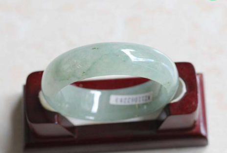 腾冲的翡翠能买吗 到腾冲买翡翠需注意什么   第1张