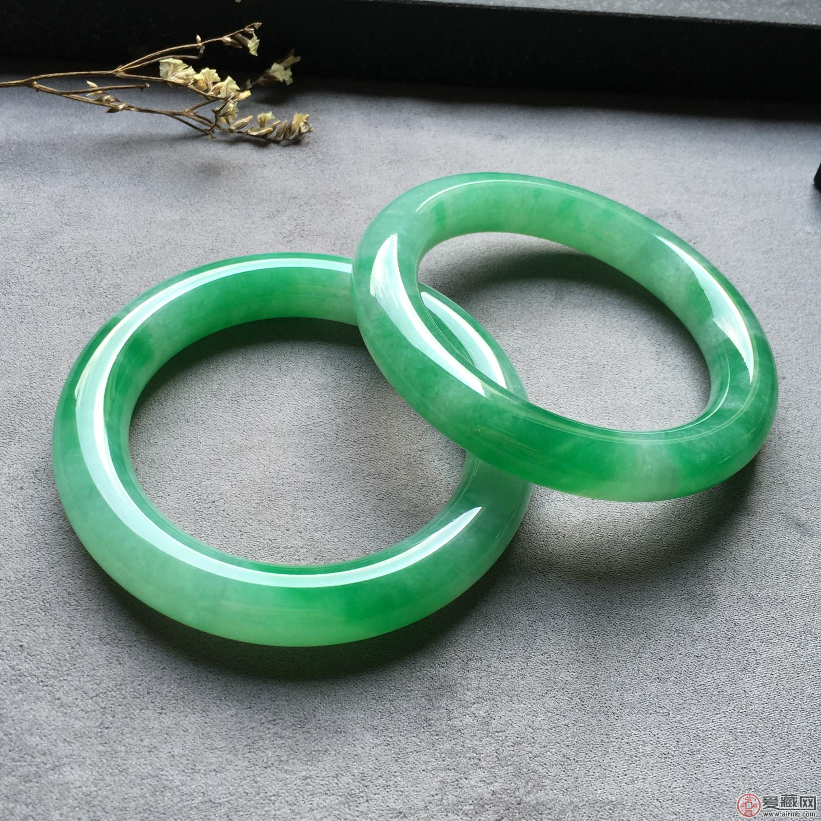 解读：玻璃种翡翠和冰种翡翠的区别 