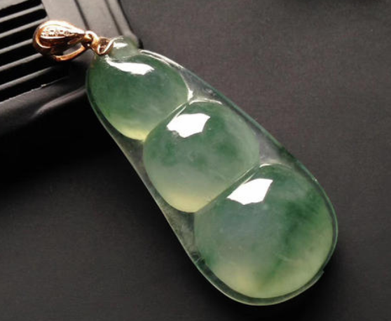 翡翠冰种飘花好吗 如何挑选翡翠冰种飘花   第2张