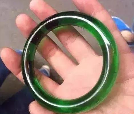 最容易模仿玻璃种翡翠的是什么？   第1张