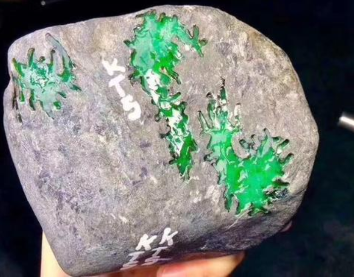 帕敢翡翠原石特点 帕敢翡翠原石有什么特点   第2张