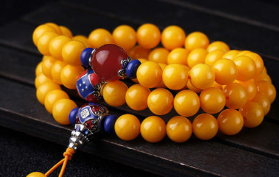 琥珀手链图片 琥珀手链佩戴禁忌   第1张