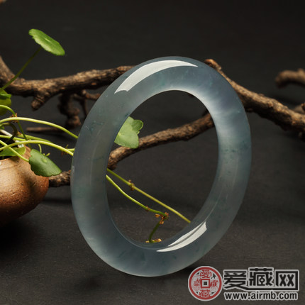 如何保养好你的玻璃种翡翠呢? 