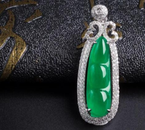 翡翠四季豆吊坠图片 翡翠四季豆镶嵌款式图片   第1张